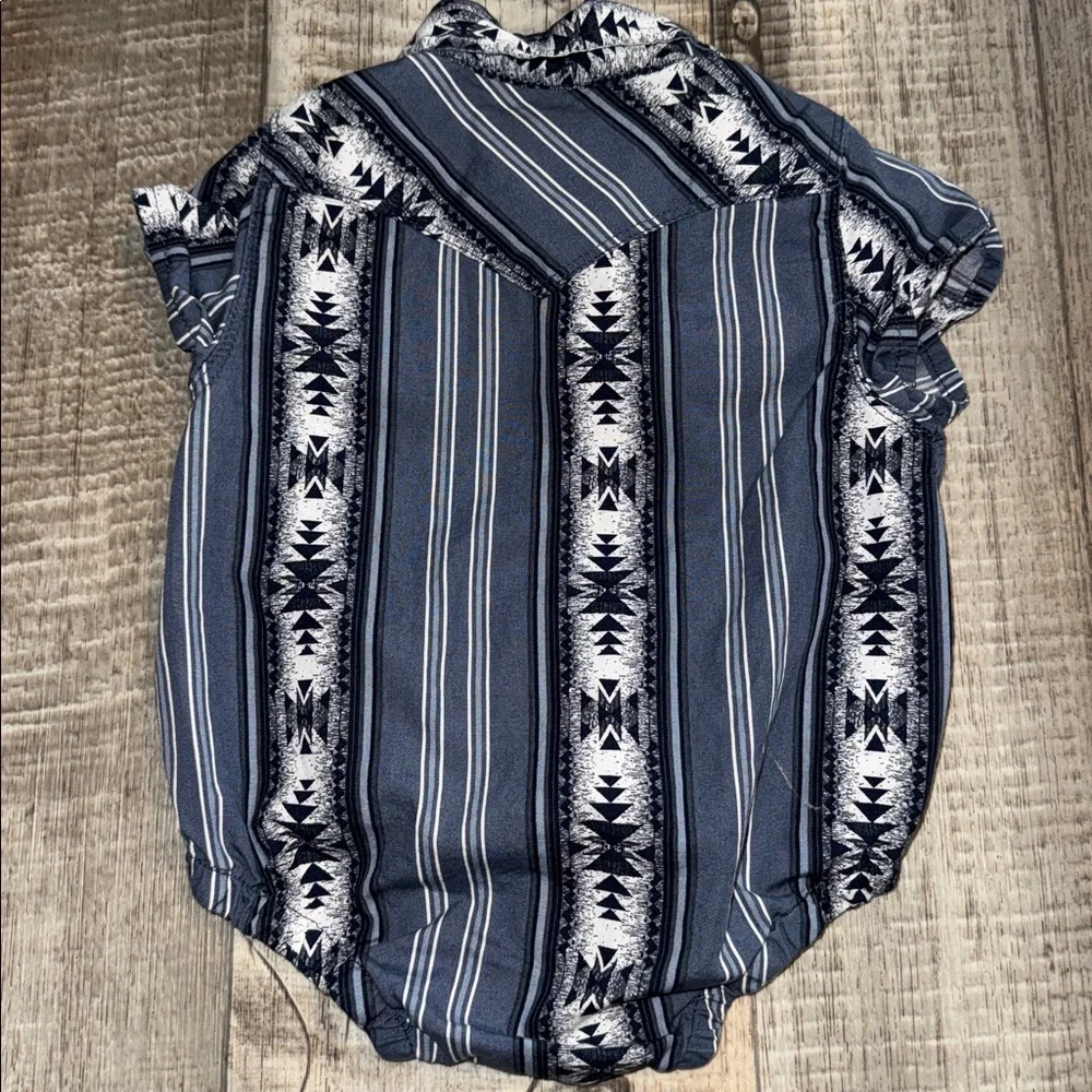 WRANGLER Bodysuit- size 0-3 months